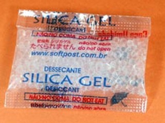 CAÇA UMIDADE BRANCO PET, 5g - BAG COM 100 SACHÊS, COM 5g.